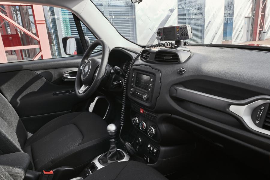 Интерьер Jeep Renegade Sport Vigili del Fuoco (BU) 2018 года  (фото 5 из 5)